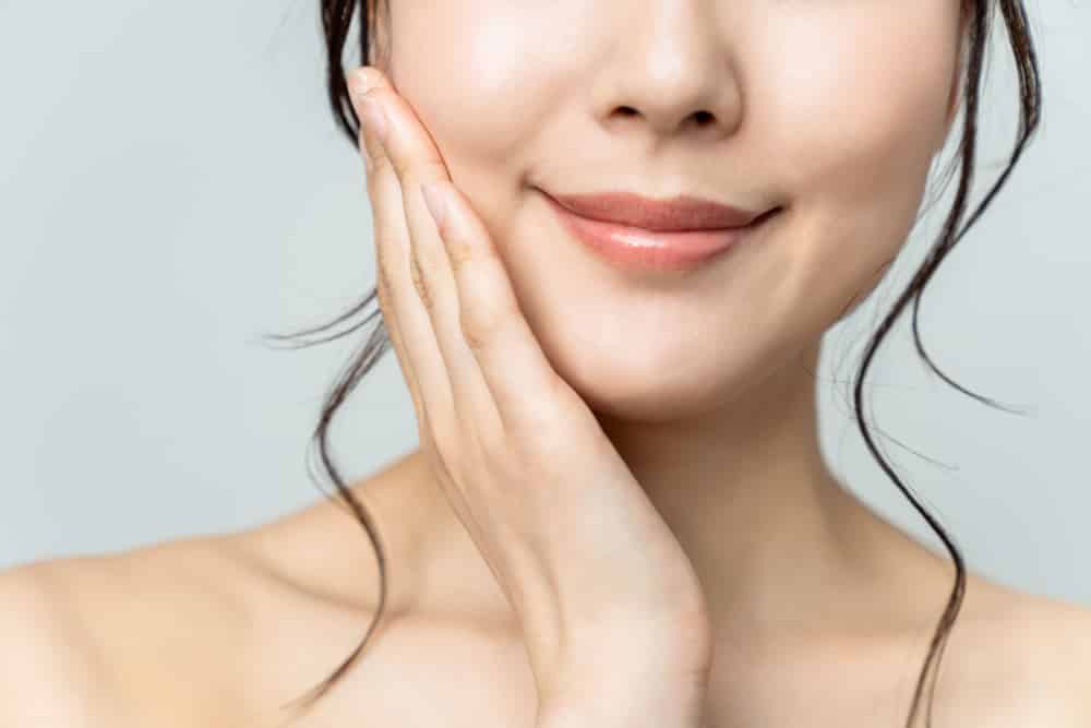 بهترین انتخاب برای رفع خط لبخند کدام است؟